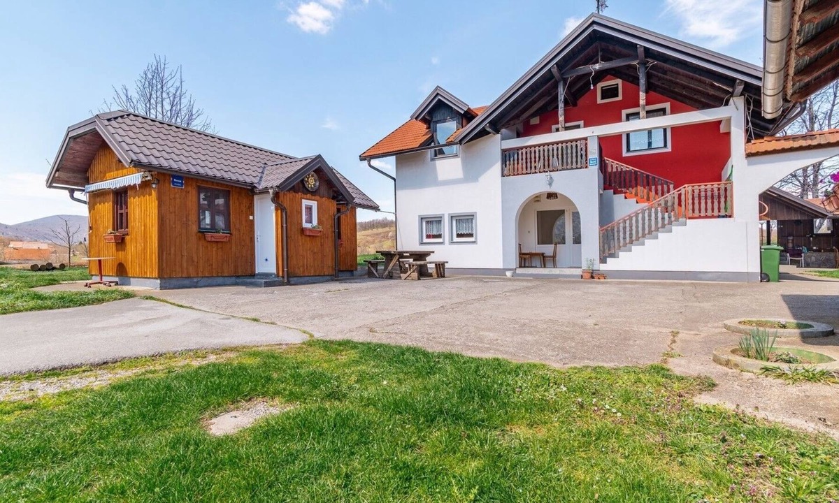 Seliste Dreznicko Apartment | Two bedroom apartment (pet friendly) Seliste Dreznicko, Plitvice (A-20907-c)