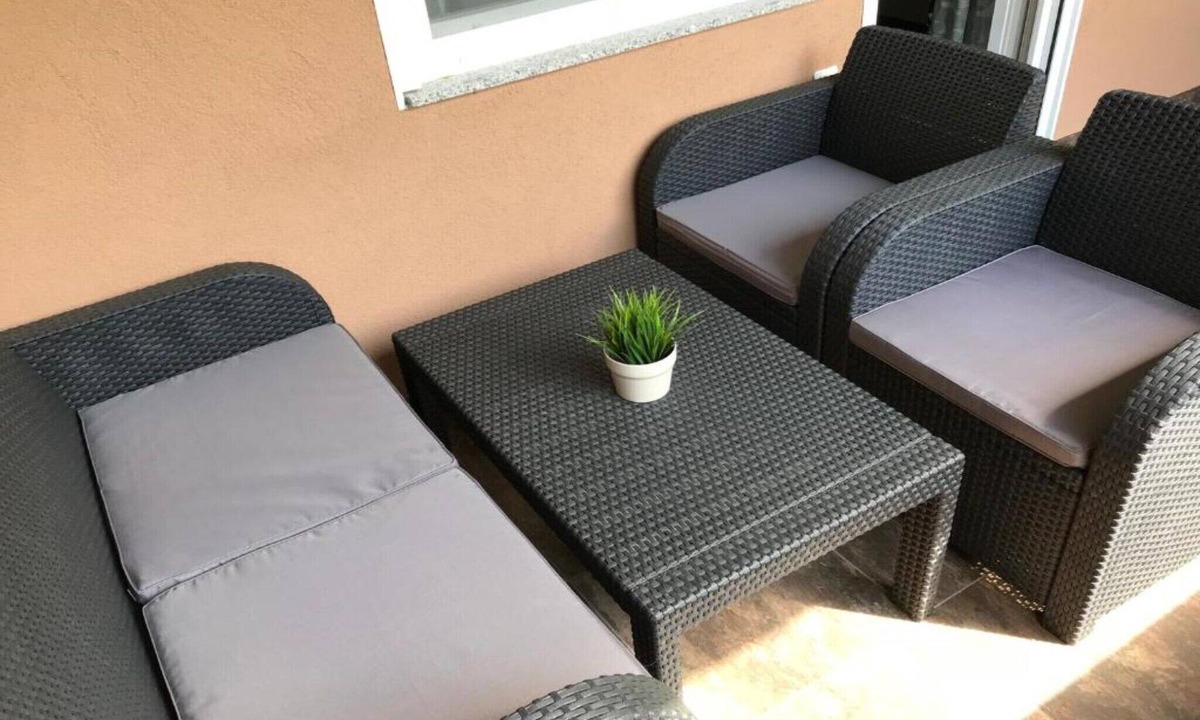 Rakovica Apartment | Two Bedroom Apartment and Balcony