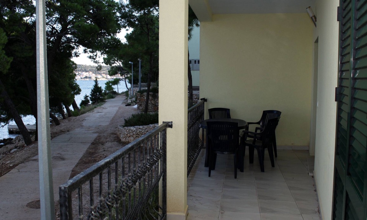 Rogoznica Apartment | Two bedroom apartment near beach Rogoznica (A-3198-b)