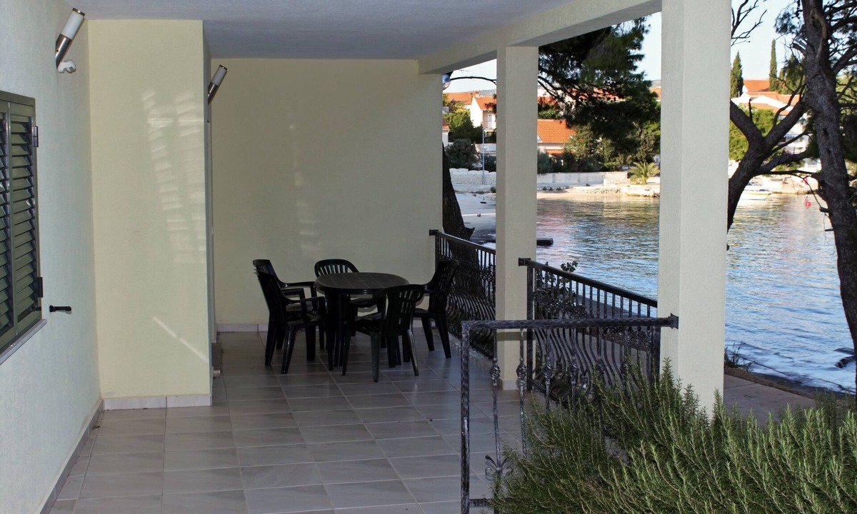 Rogoznica Apartment | Two bedroom apartment near beach Rogoznica (A-3198-a)
