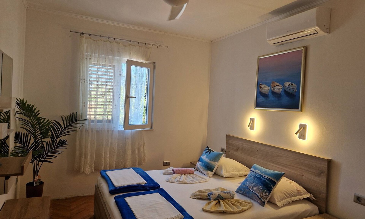 Rogoznica Apartment | Two bedroom apartment with terrace Rogoznica (A-4313-a)
