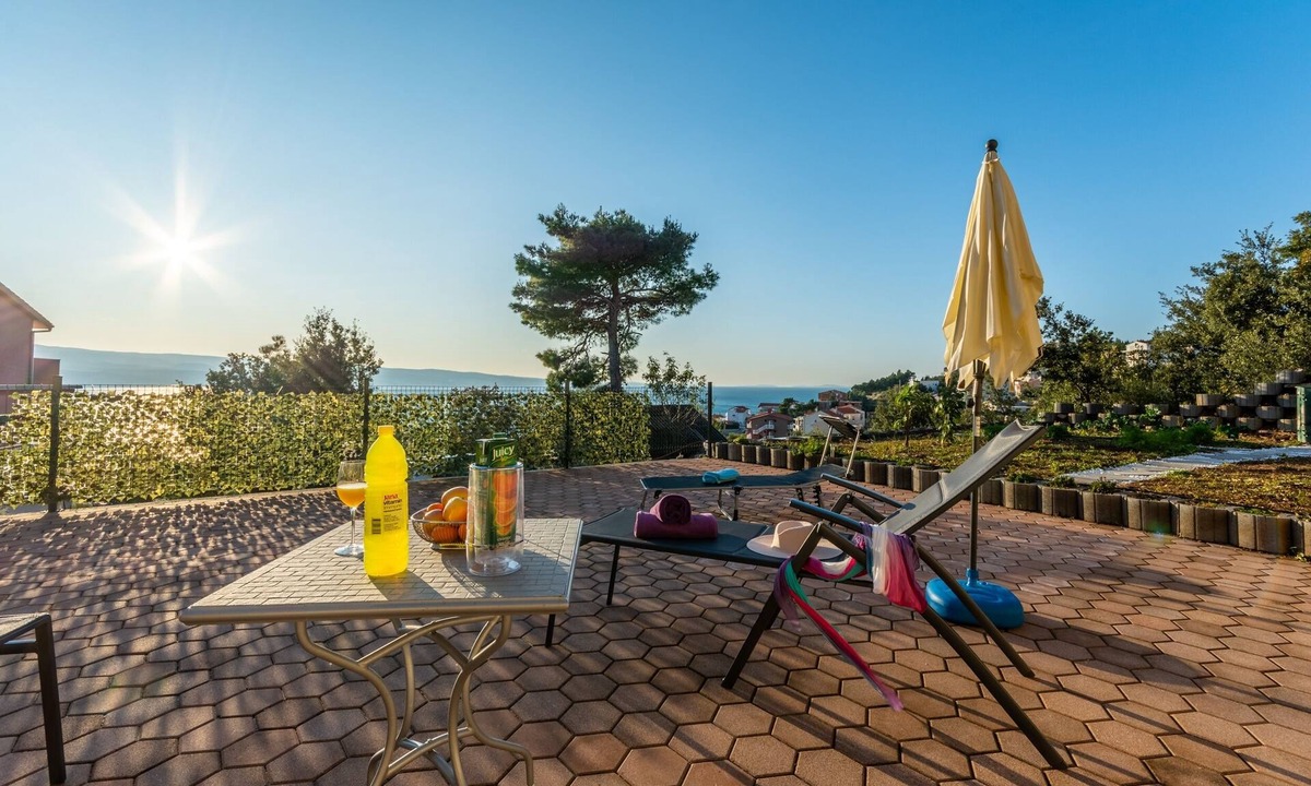 Stanici Apartment | Two bedroom apartment with terrace and sea view Stanići, Omiš (A-18676-a)