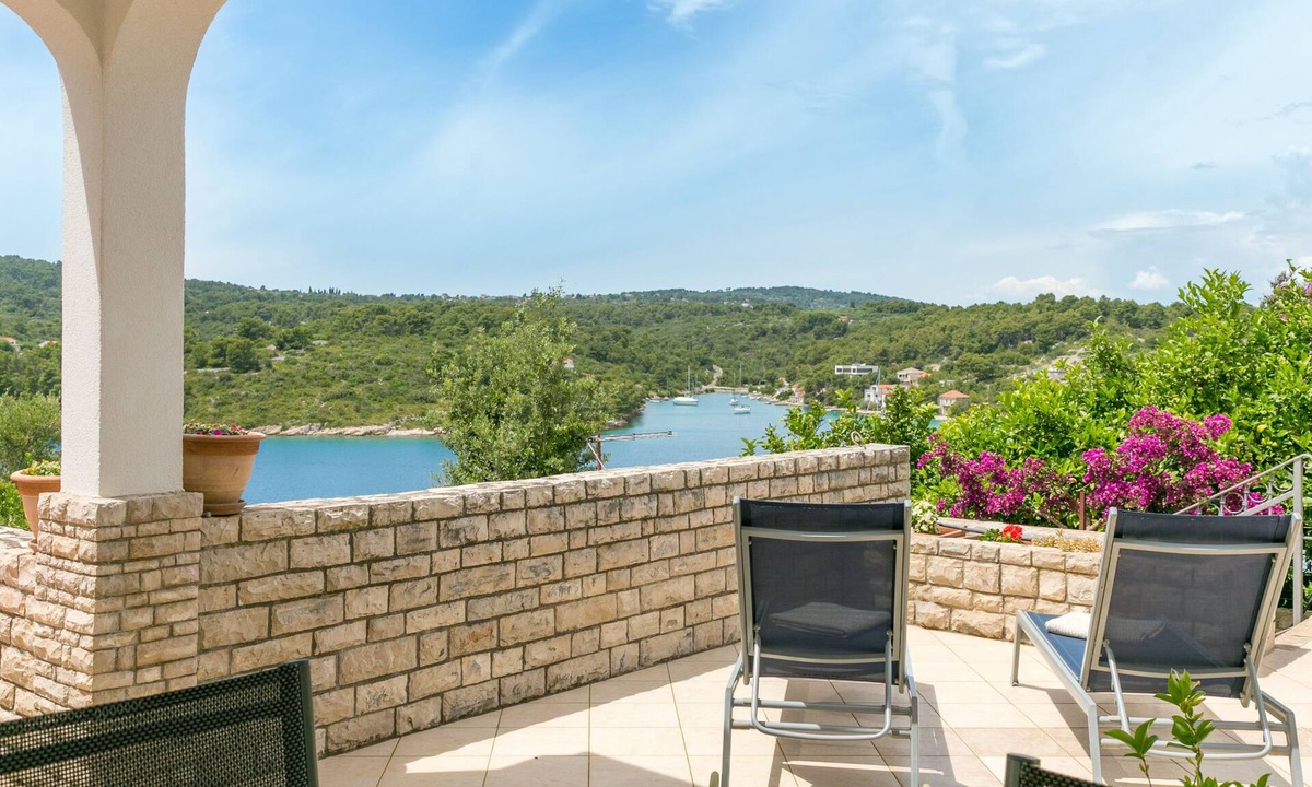 Necujam Apartment | Two bedroom apartment with terrace and sea view Nečujam, Šolta (A-2089-a)
