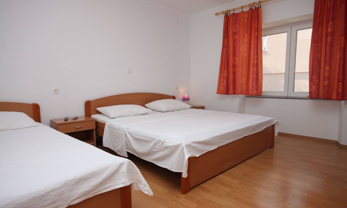 Kustici Apartment | Two bedroom apartment near beach Zubovići, Pag (A-6356-c)
