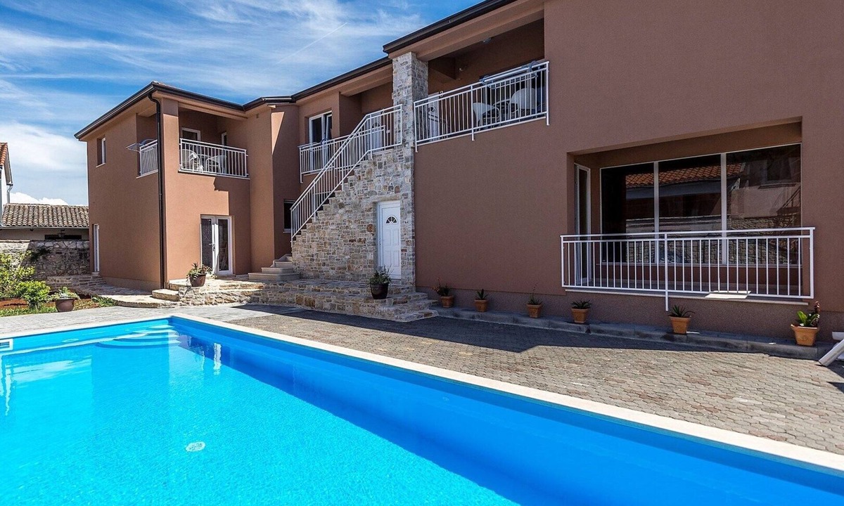 Tar Apartment | Two-Bedroom Apartment in Villa Valtrazza Noa IV with Balcony and Pool View