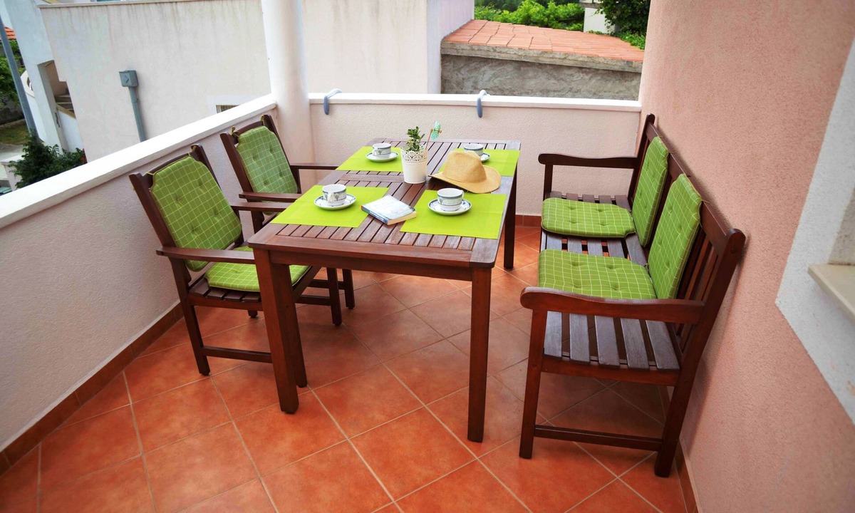 Murter Apartment | Two bedroom apartment near beach Betina, Murter (A-16742-a)