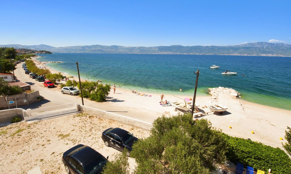 Slatine Apartment | Two bedroom apartment near beach Slatine, Čiovo (A-1139-c)