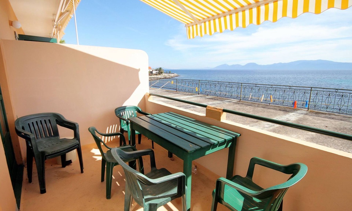 Sucuraj Apartment | Two bedroom apartment near beach Sućuraj (Hvar) (A-4029-e)