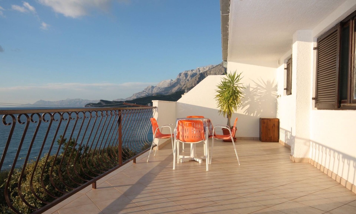 Tucepi Apartment | Two bedroom apartment near beach Tučepi, Makarska (A-2694-c)