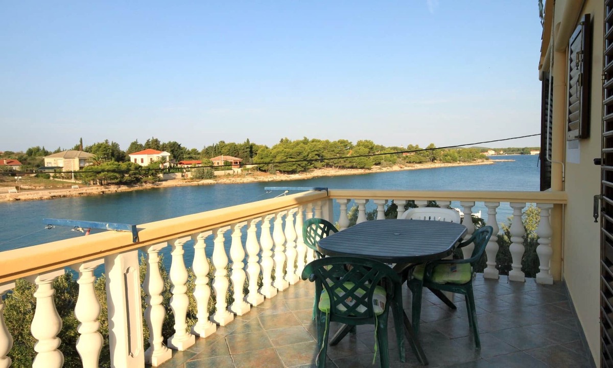 Ugljan Apartment | Two bedroom apartment near beach Ugljan (A-846-b)