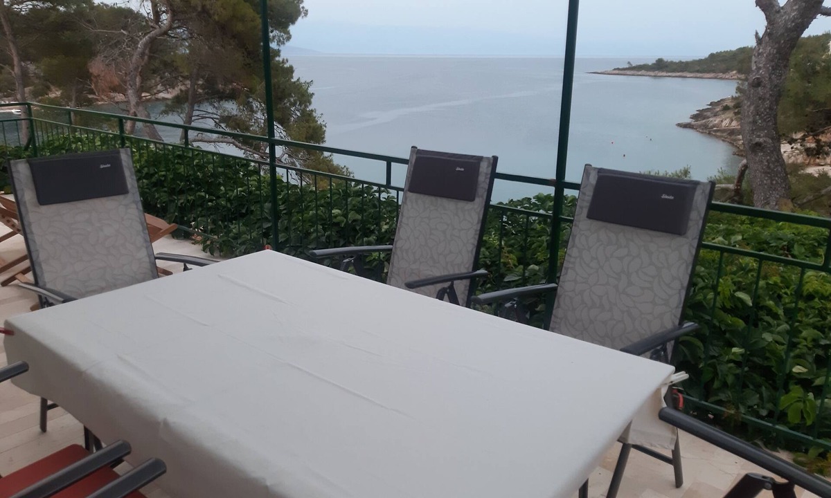Vrbanj Apartment | Two bedroom apartment near beach Basina, Hvar (A-542-a)