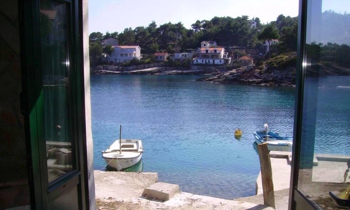 Vrbanj Apartment | Two bedroom apartment near beach Basina, Hvar (A-4599-f)