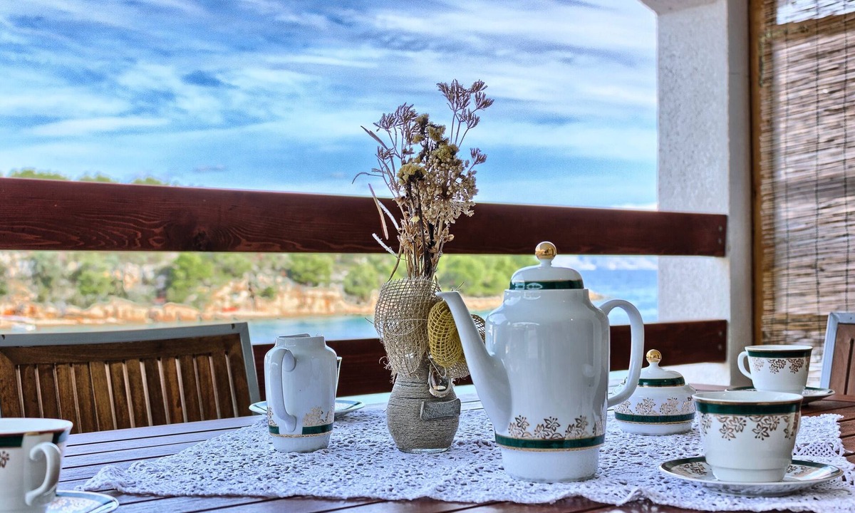Vrbanj Apartment | Two bedroom apartment near beach Basina, Hvar (A-5699-a)