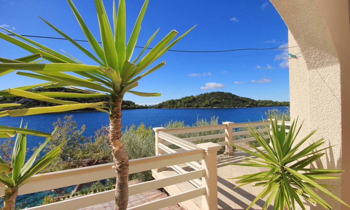Blato Apartment | Two bedroom apartment near beach Karbuni (Korčula) (A-9308-b)
