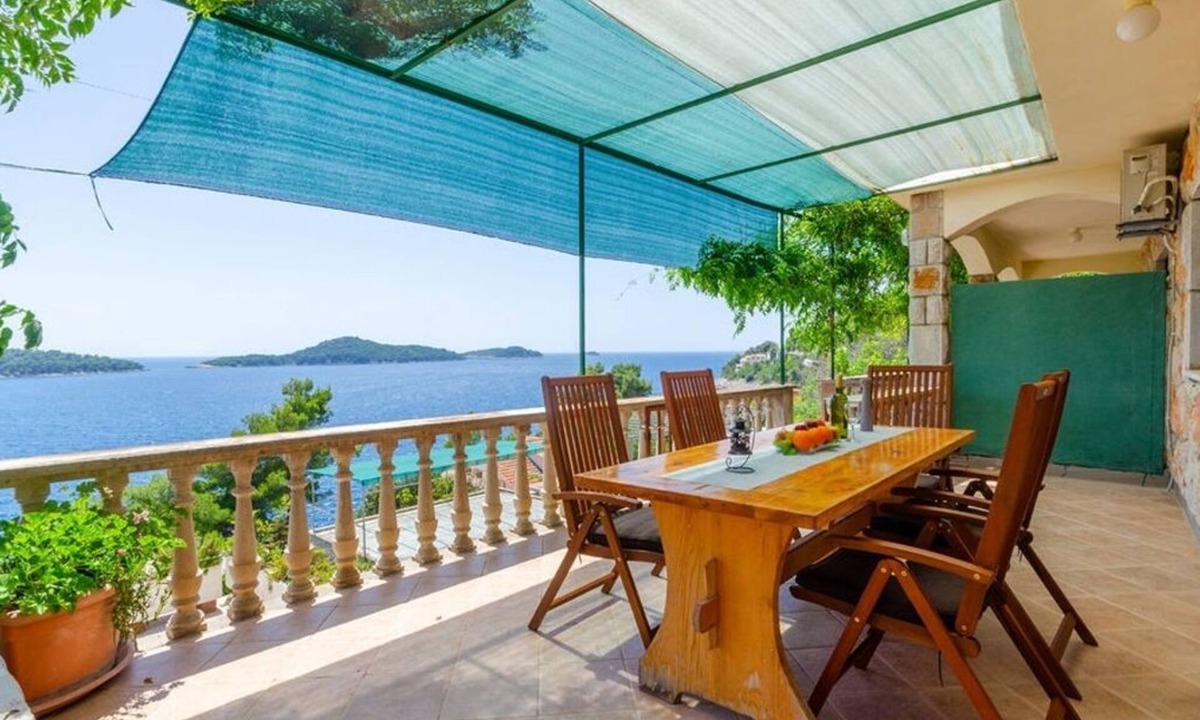 Prizba Apartment | Two bedroom apartment near beach Prižba, Korčula (A-10063-b)