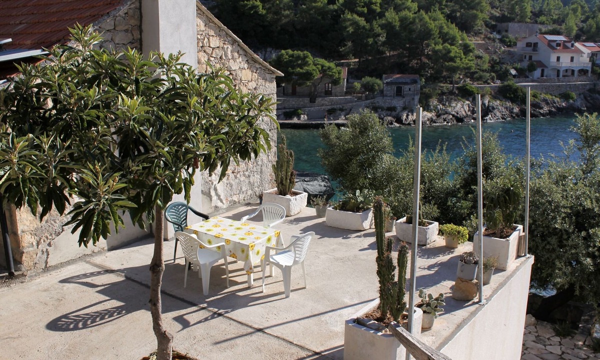 Gdinj Apartment | Two bedroom apartment near beach Cove Torac, Hvar (A-4875-a)