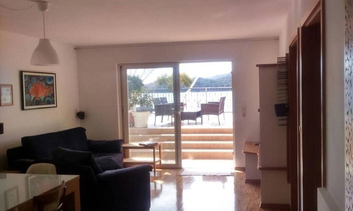 Tijesno Apartment | Two bedroom apartment near beach Tisno, Murter (A-14346-b)