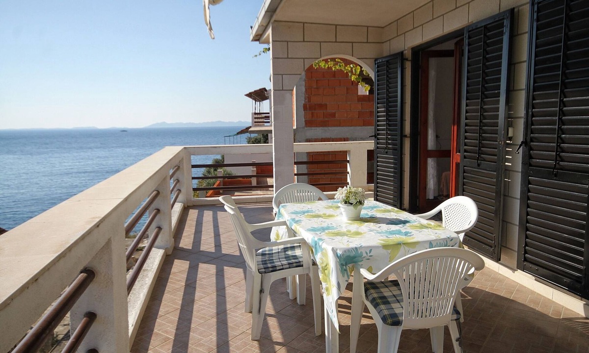 Zavalatica Apartment | Two bedroom apartment near beach Zavalatica, Korčula (A-9315-a)