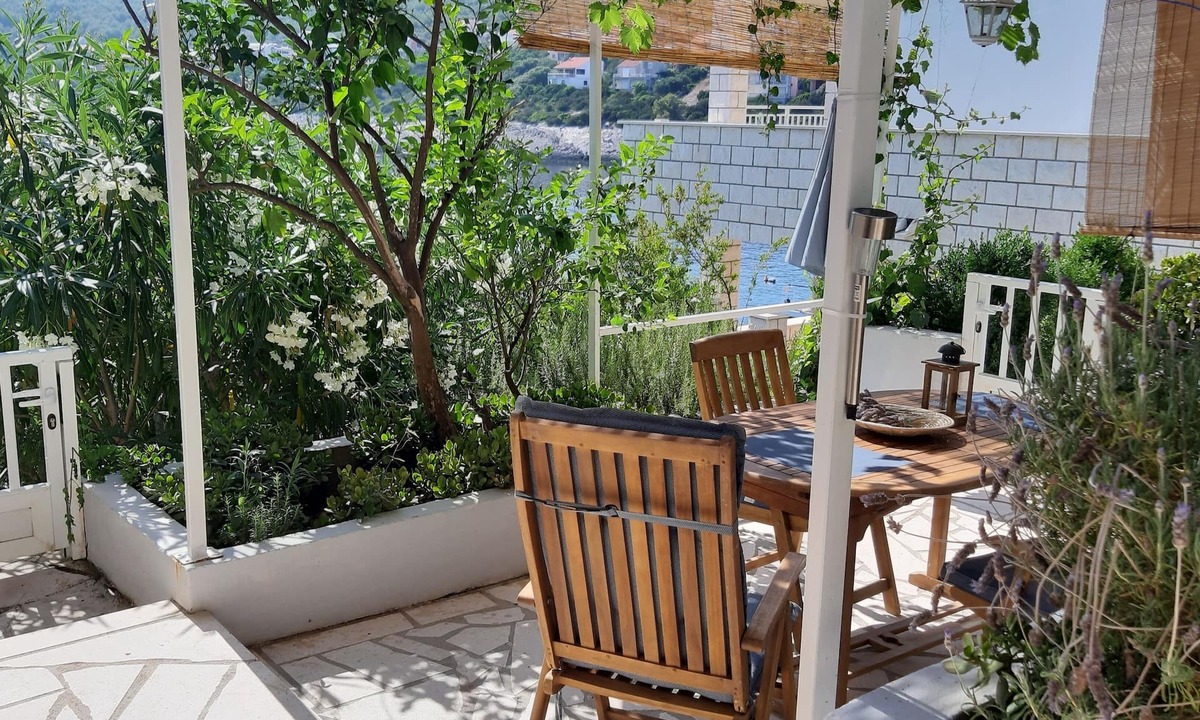 Zavalatica Apartment | Two bedroom apartment near beach Zavalatica, Korčula (A-189-a)