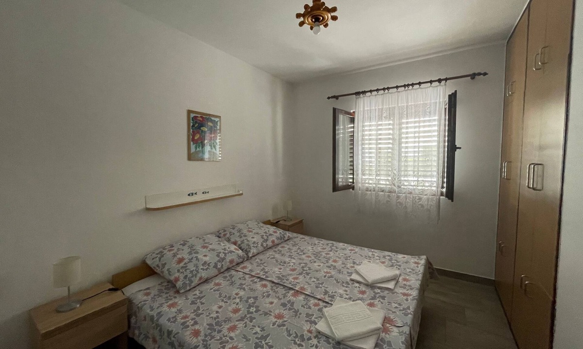 Kali Apartment | Two bedroom apartment near beach Kali, Ugljan (A-345-c)