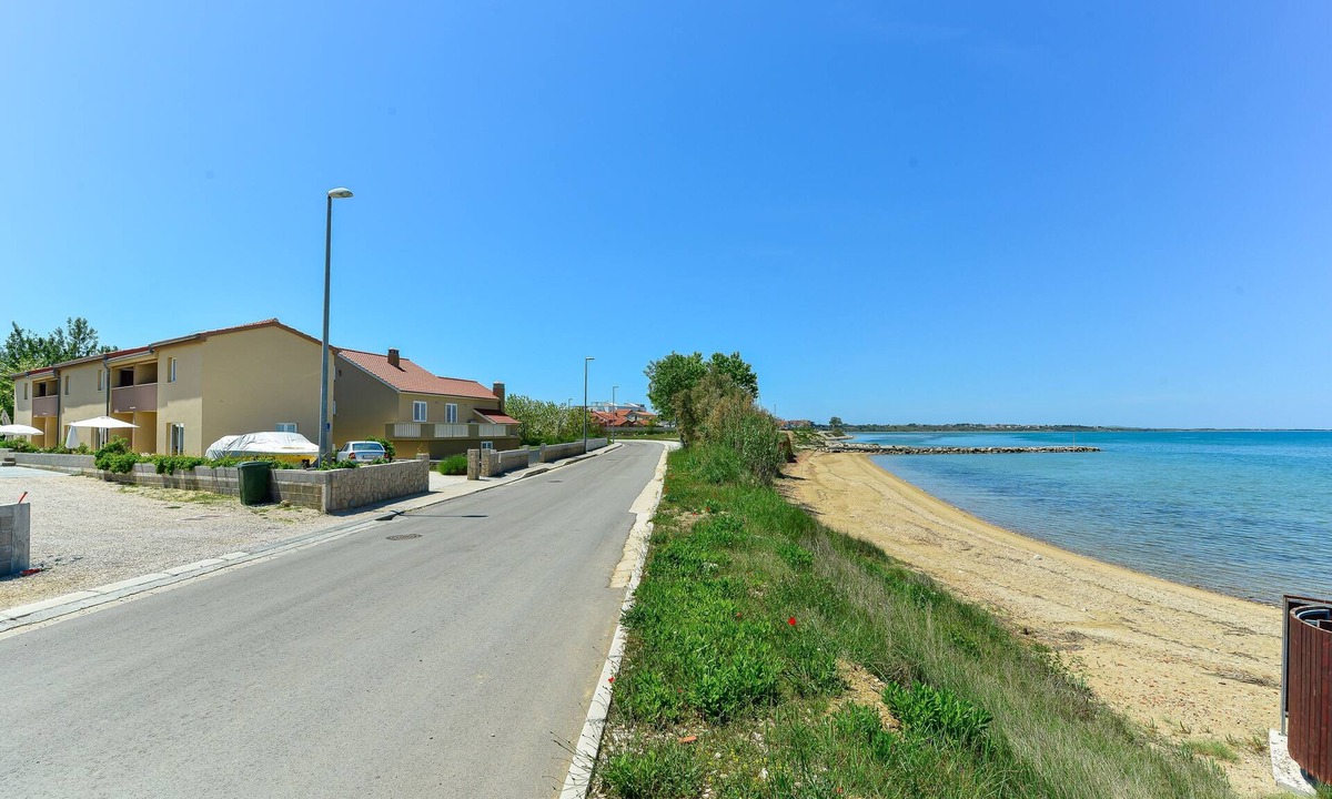 Nin Apartment | Two bedroom apartment near beach Nin, Zadar (A-13172-a)