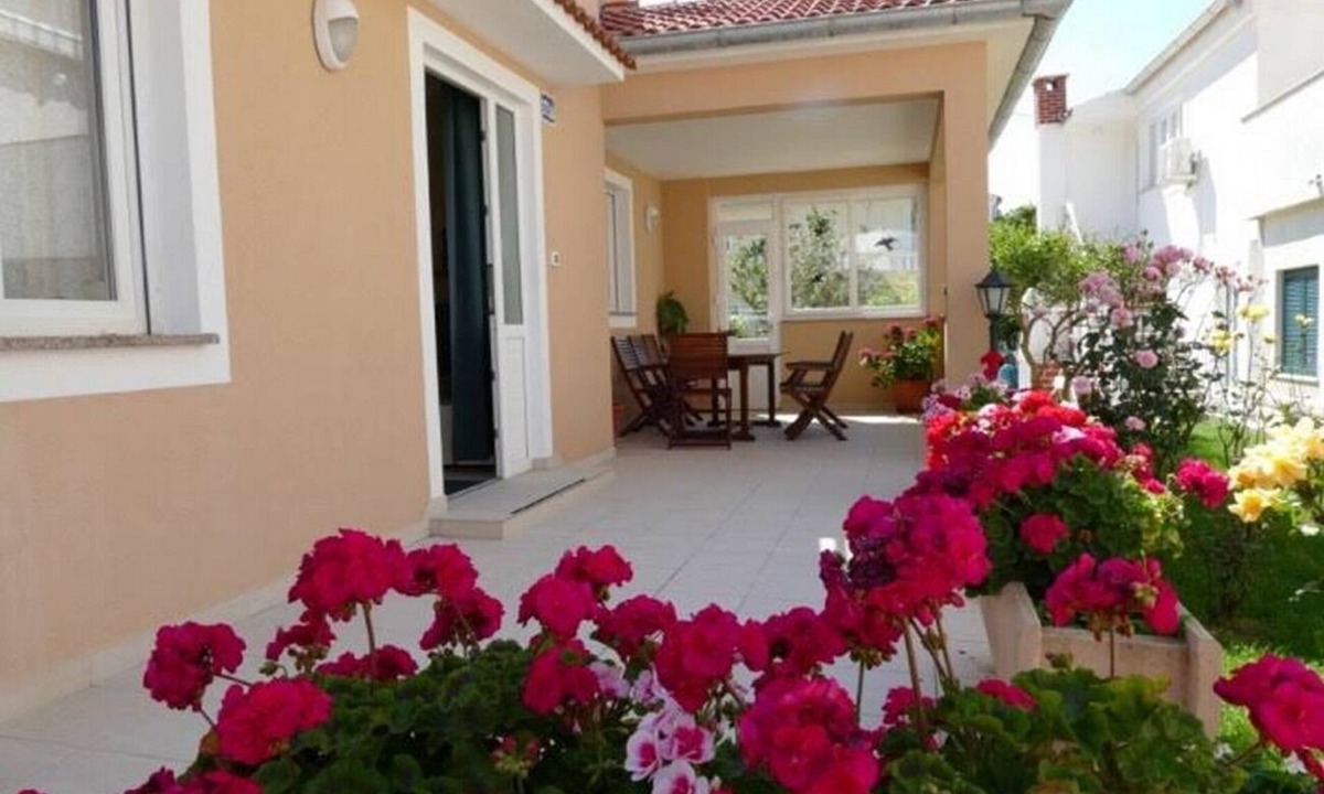Rab Apartment | Two bedroom apartment near beach Barbat, Rab (A-18462-a)