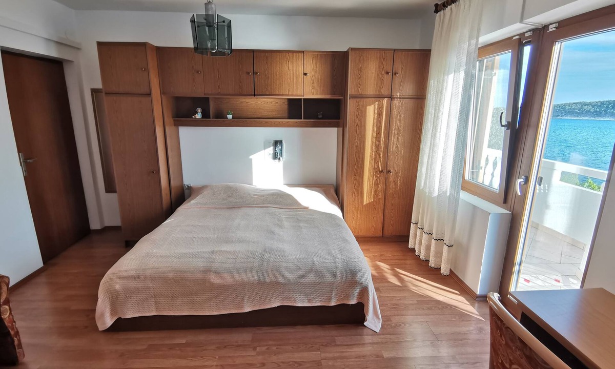 Rab Apartment | Two bedroom apartment near beach Barbat (Rab) (A-4975-a)