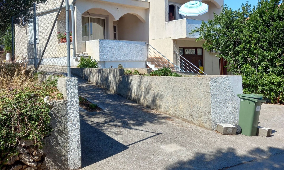 Tkon Apartment | Two bedroom apartment near beach Tkon (Pašman) (A-5840-b)