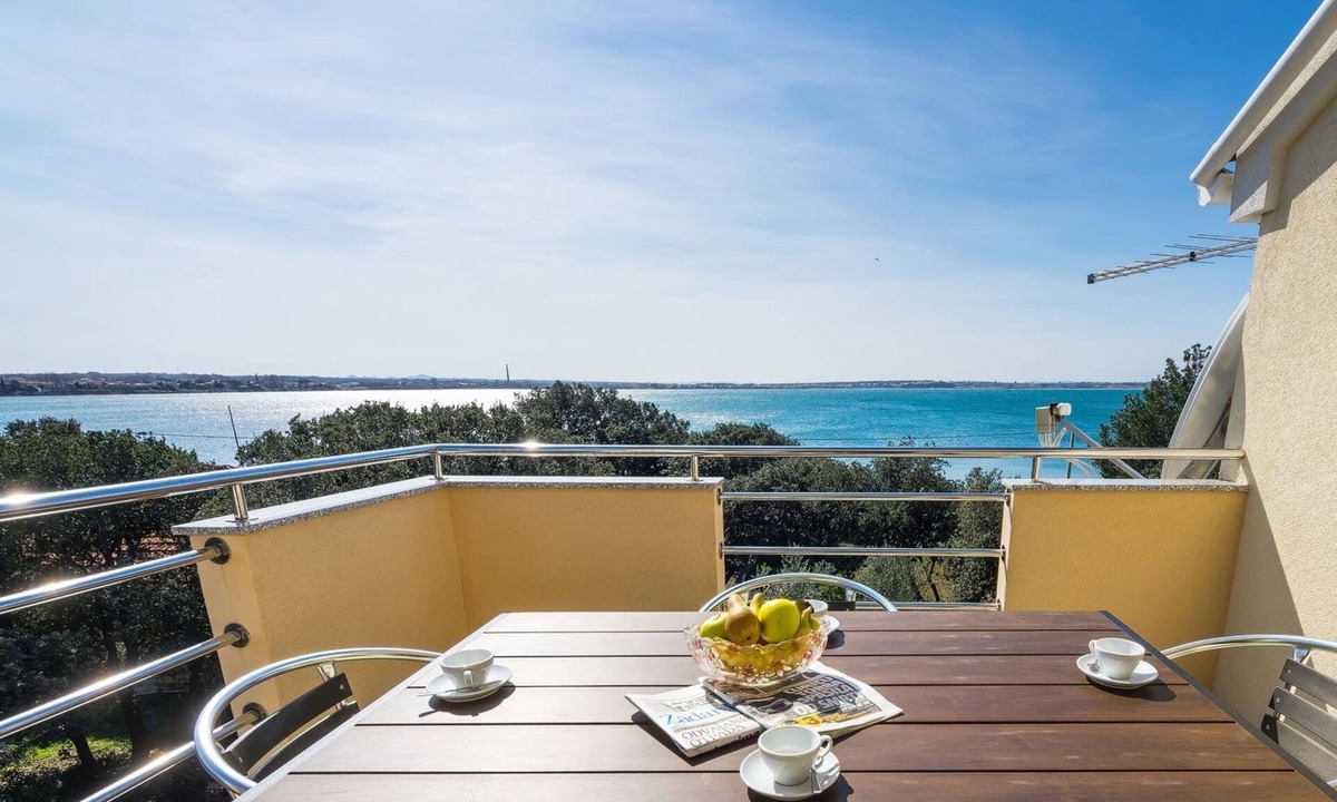 Vrsi Apartment | Two bedroom apartment near beach Vrsi - Mulo, Zadar (A-5951-f)