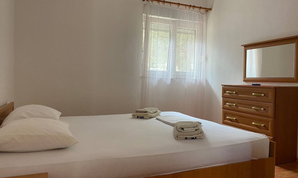 Betina Apartment | Two bedroom apartment with terrace Betina, Murter (A-23716-a)