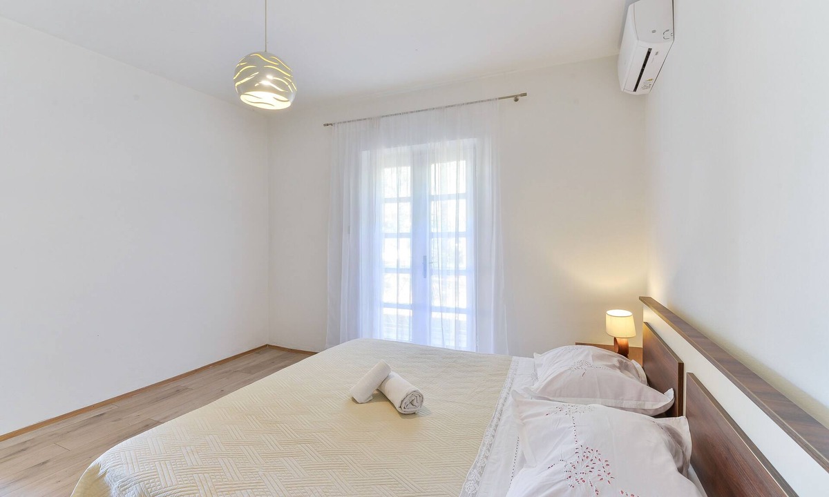 Bibinje Apartment | Two bedroom apartment with terrace Bibinje, Zadar (A-12270-a)