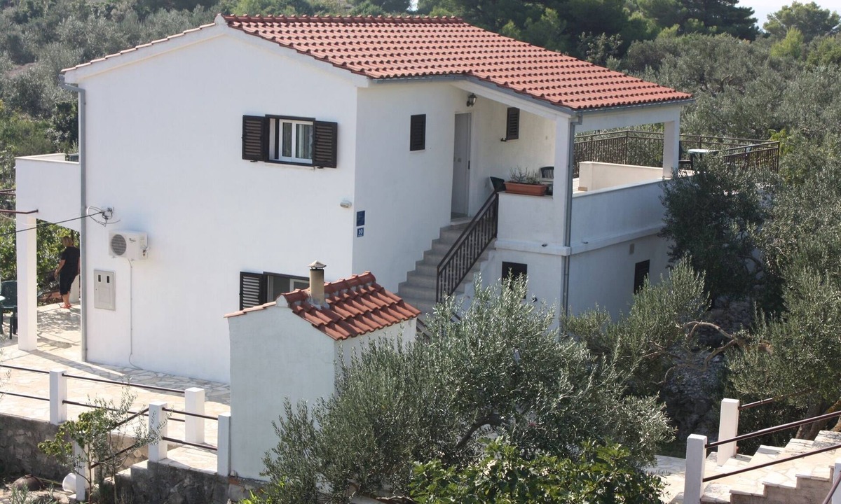 Maslinica Apartment | Two bedroom apartment with terrace and sea view Maslinica, Šolta (A-5184-a)