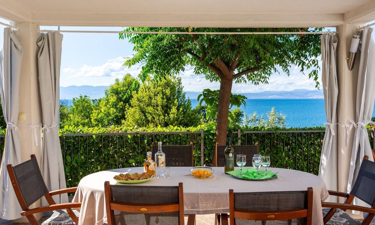 Njivice Apartment | Two bedroom apartment with terrace and sea view Njivice, Krk (A-5295-b)