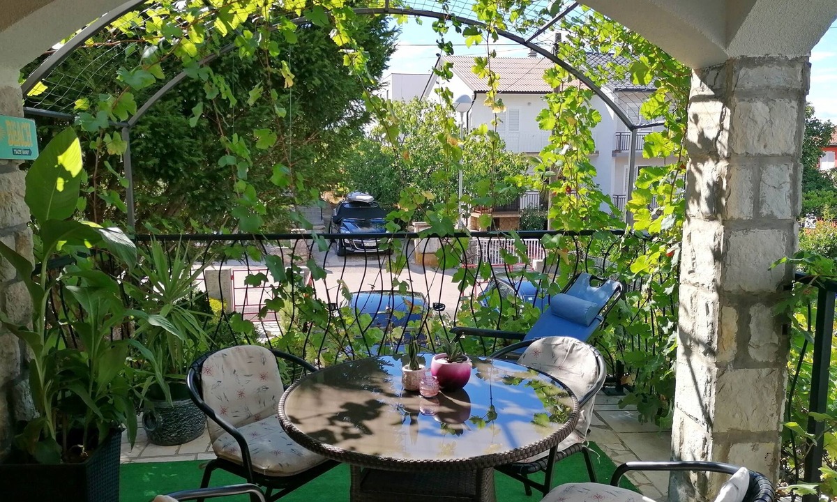 Njivice Apartment | Two bedroom apartment with terrace Njivice, Krk (A-5320-b)