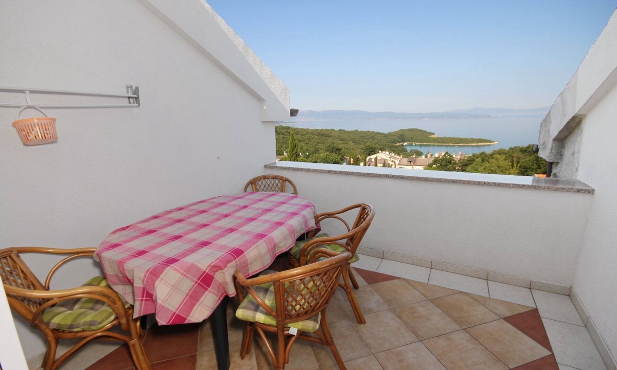 Njivice Apartment | Two bedroom apartment with terrace and sea view Njivice, Krk (A-5458-a)
