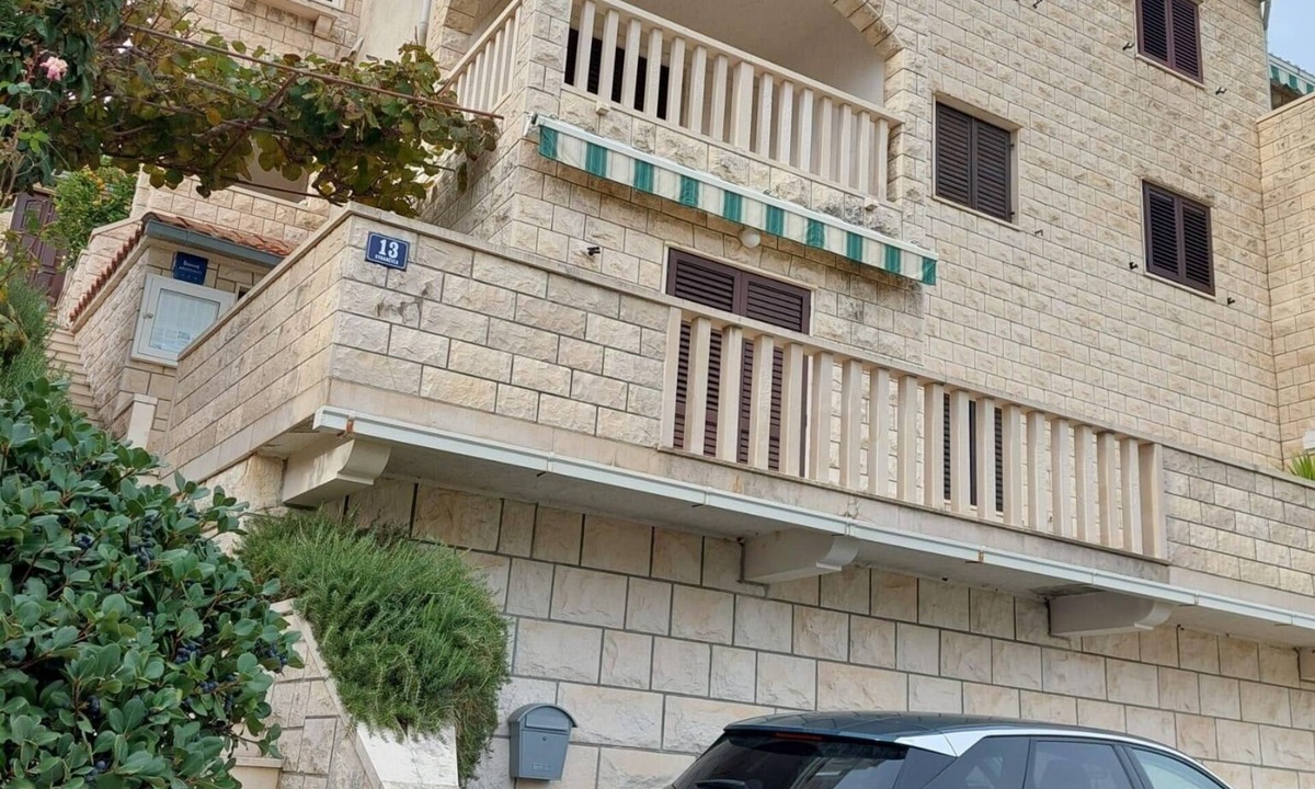 Postira Apartment | Two bedroom apartment with terrace Postira, Brač (A-700-b)