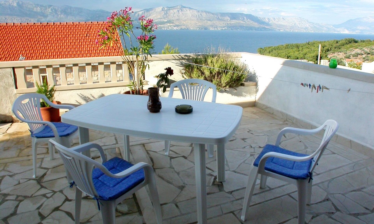 Postira Apartment | Two bedroom apartment with terrace and sea view Postira, Brač (A-2919-b)