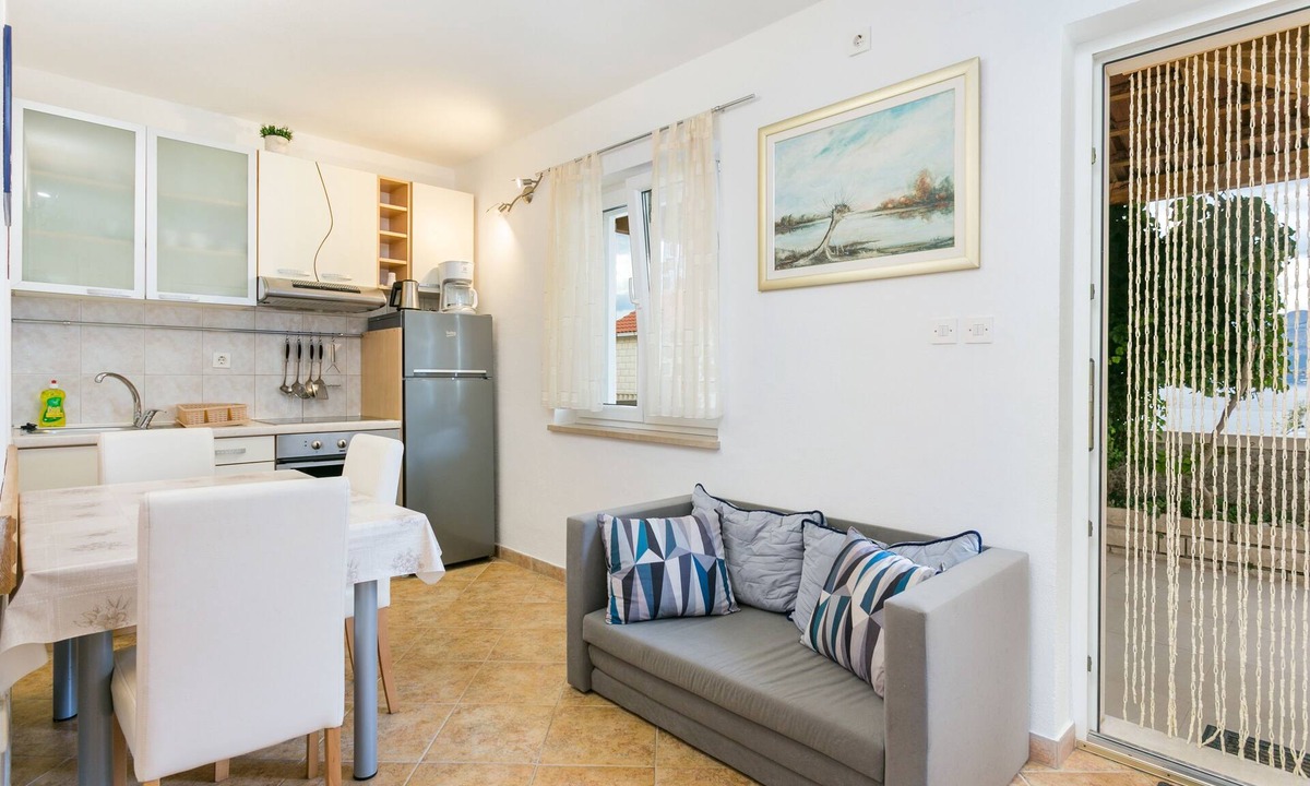 Postira Apartment | Two bedroom apartment with terrace and sea view Postira, Brač (A-2948-b)
