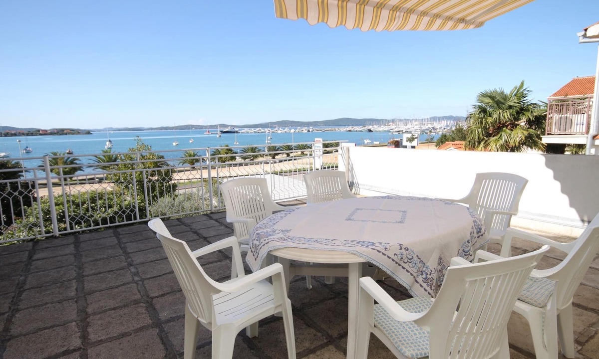 Sukosan Apartment | Two bedroom apartment with terrace and sea view Sukošan, Zadar (A-5802-a)