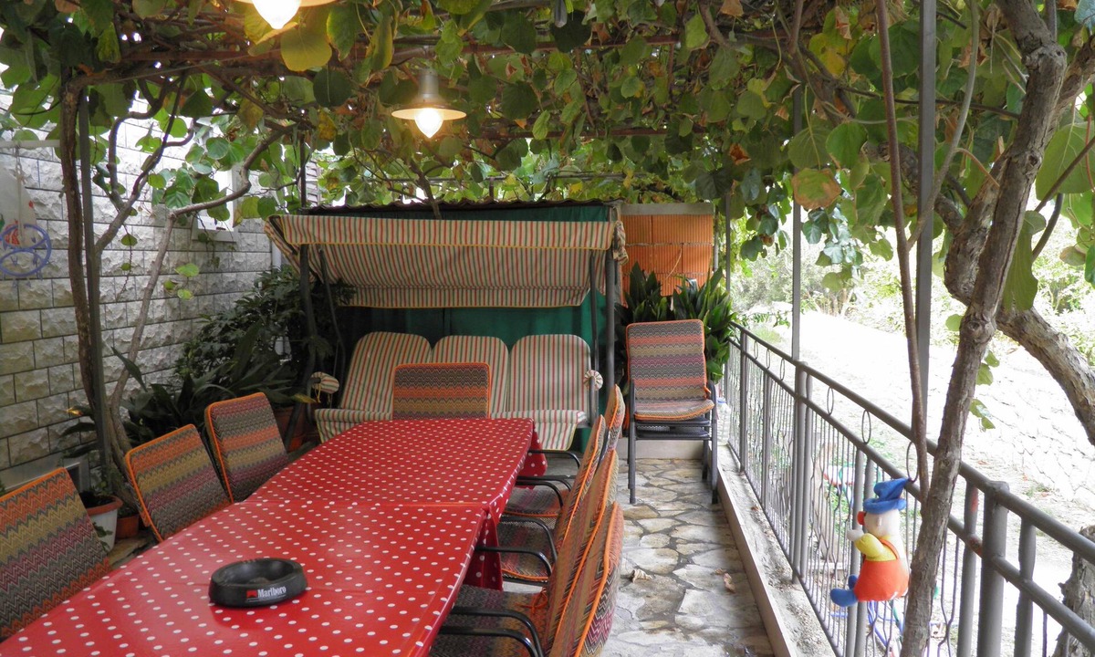 Mirce Apartment | Two bedroom apartment with terrace Mirca, Brač (A-2838-b)