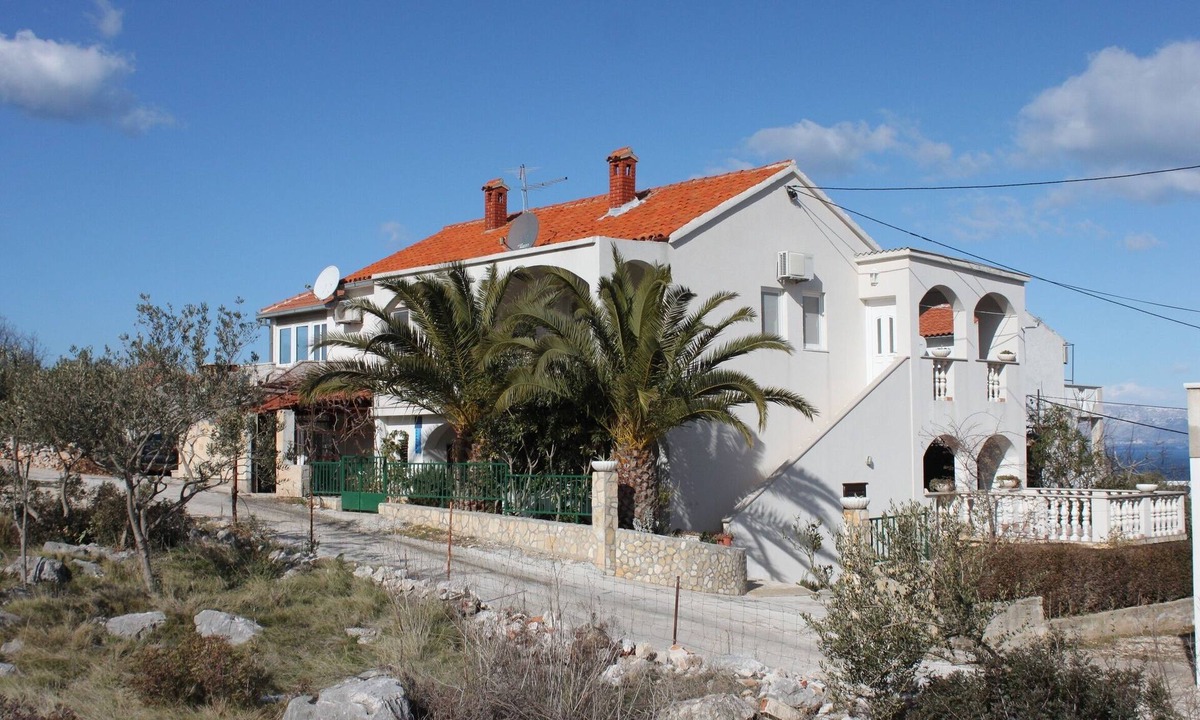 Supetar Apartment | Two bedroom apartment with terrace and sea view Supetar, Brač (A-7535-a)