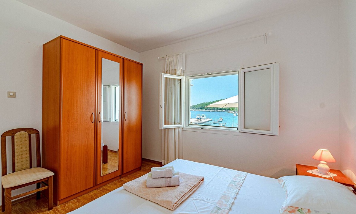 Blato Apartment | Two bedroom apartment with terrace and sea view Gršćica, Korčula (A-20976-a)