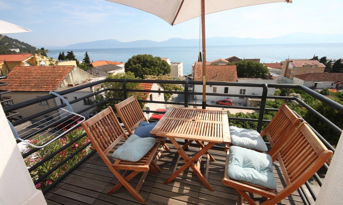 Gradac Apartment | Two bedroom apartment with balcony and sea view Gradac, Makarska (A-6661-b)