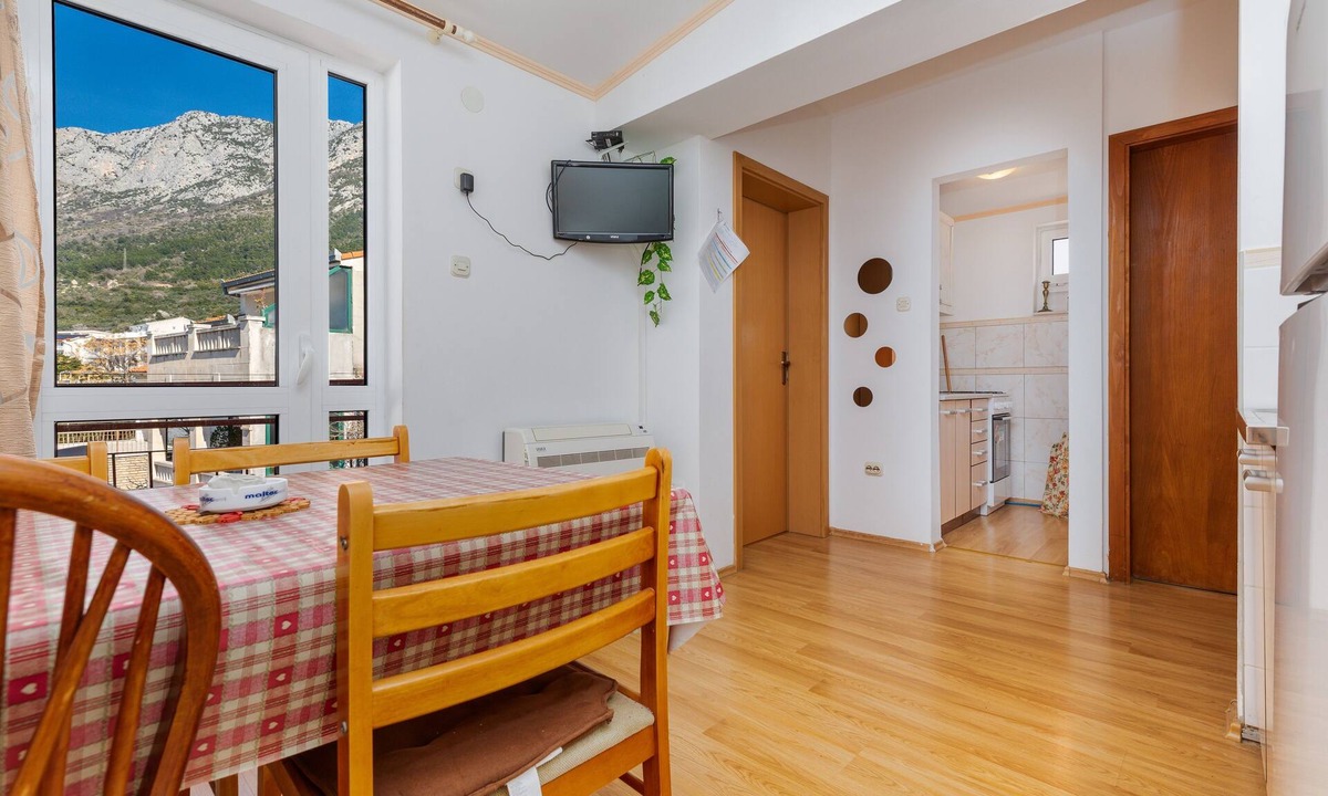 Gradac Apartment | Two bedroom apartment with balcony and sea view Gradac, Makarska (A-6820-b)