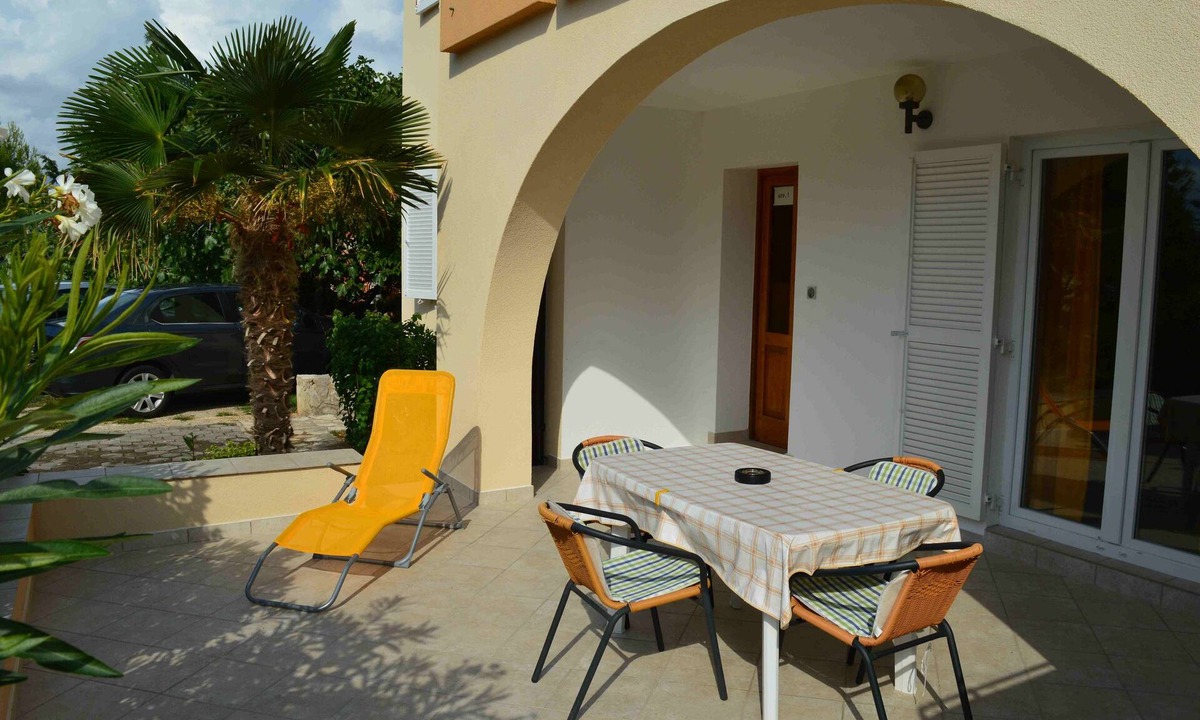 Punat Apartment | Two bedroom apartment with terrace Punat, Krk (A-16307-a)