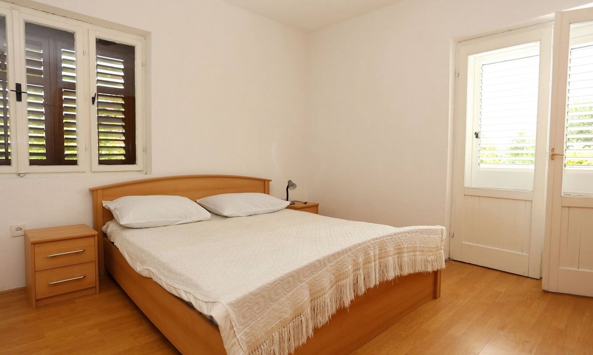 Trpanj Apartment | Two bedroom apartment with balcony Trpanj, Pelješac (A-10148-c)