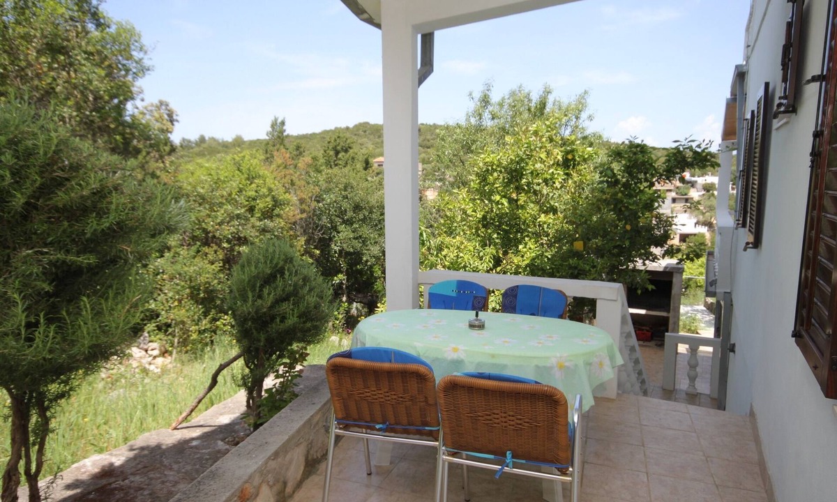 Pokrivenik Apartment | Two bedroom apartment with terrace Cove Zarace (Gdinj), Hvar (A-4597-b)