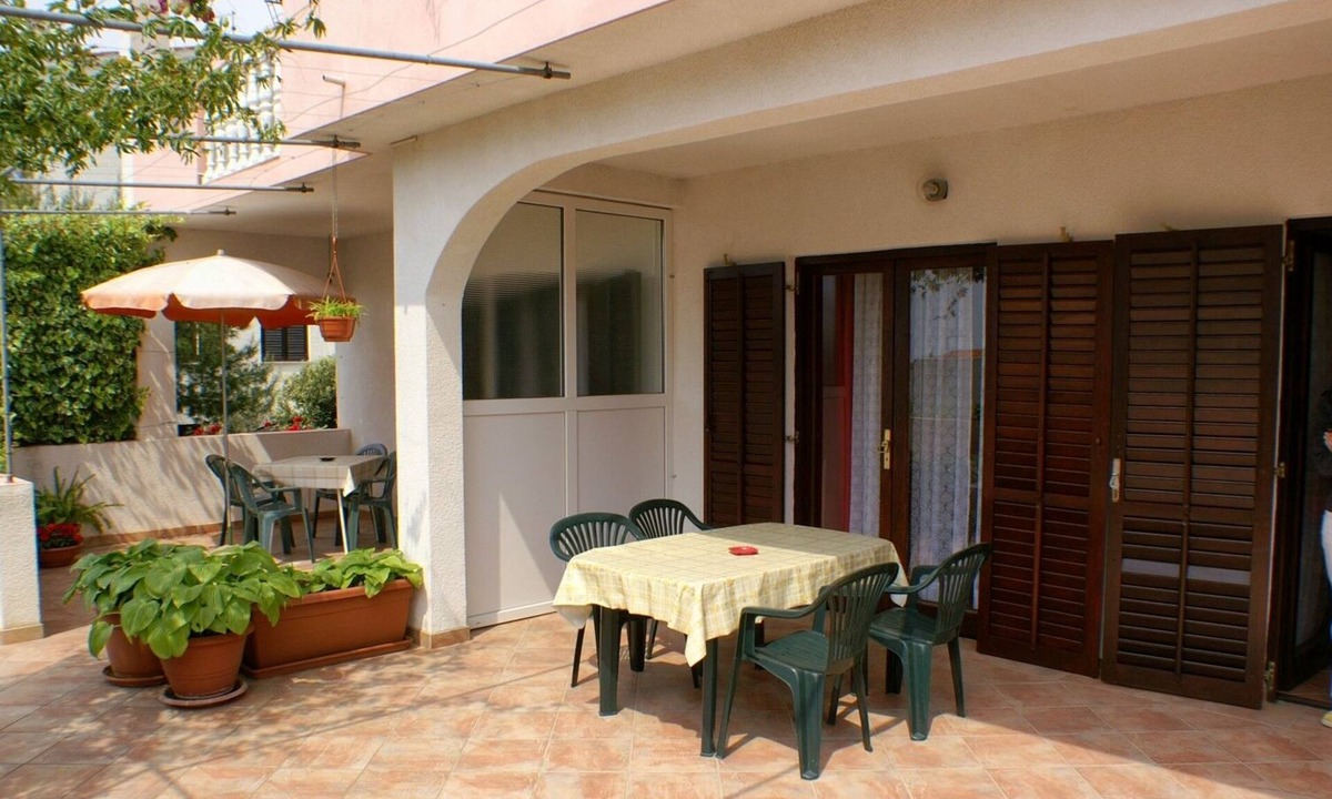 Mandre Apartment | Two bedroom apartment with terrace Mandre (Pag) (A-523-b)