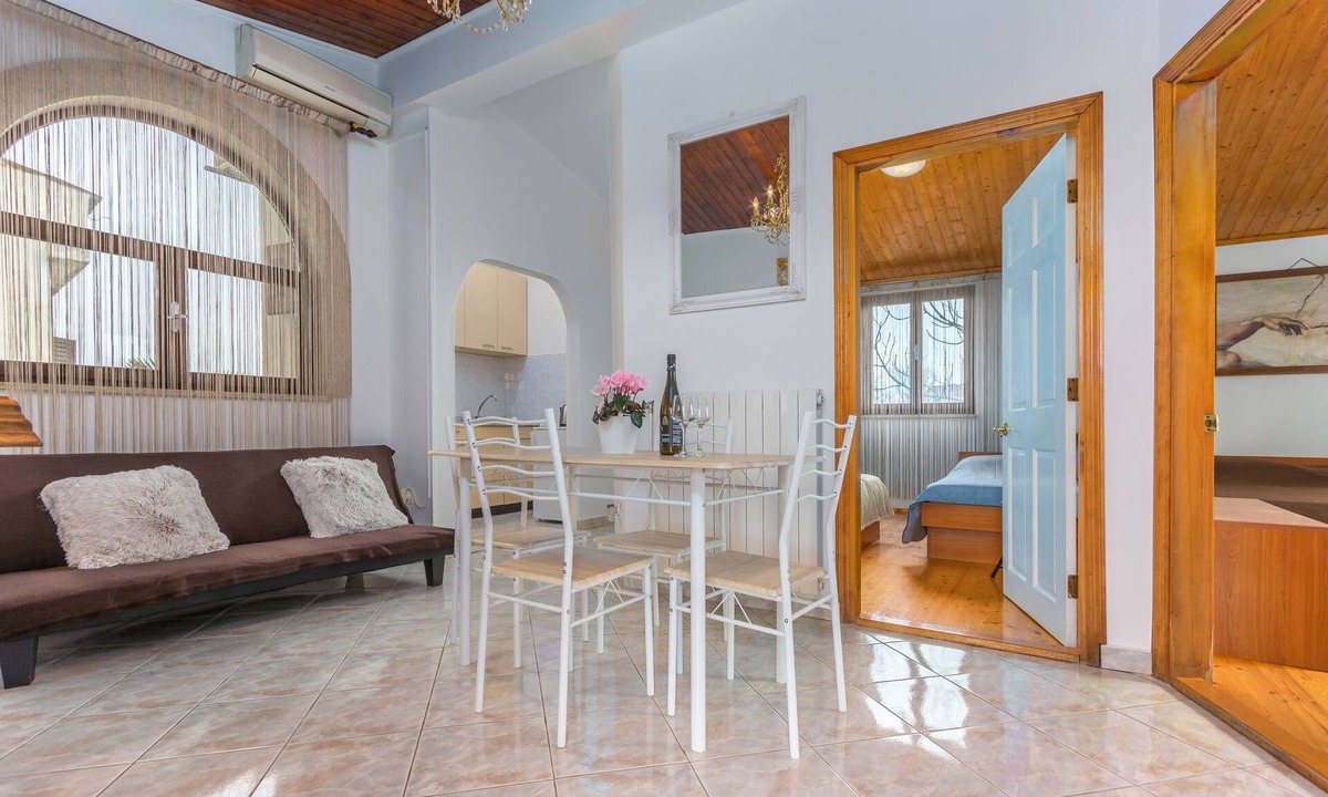 Gulici Apartment | Two bedroom apartment with terrace Poreč (A-13927-a)