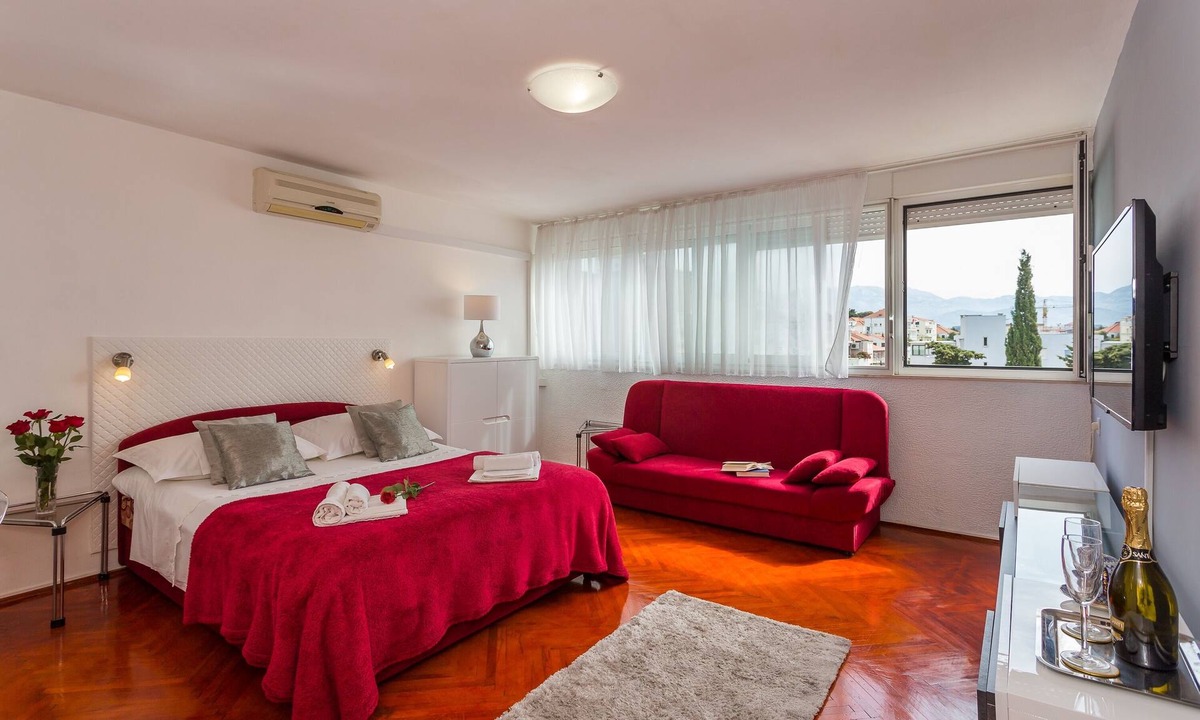 Bacvice Apartment | Two bedroom apartment with air-conditioning Split (A-2196-a)